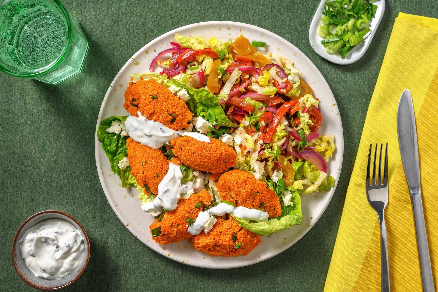 Veggie Cig Köfte und Antipasti-Peperoni-Salat