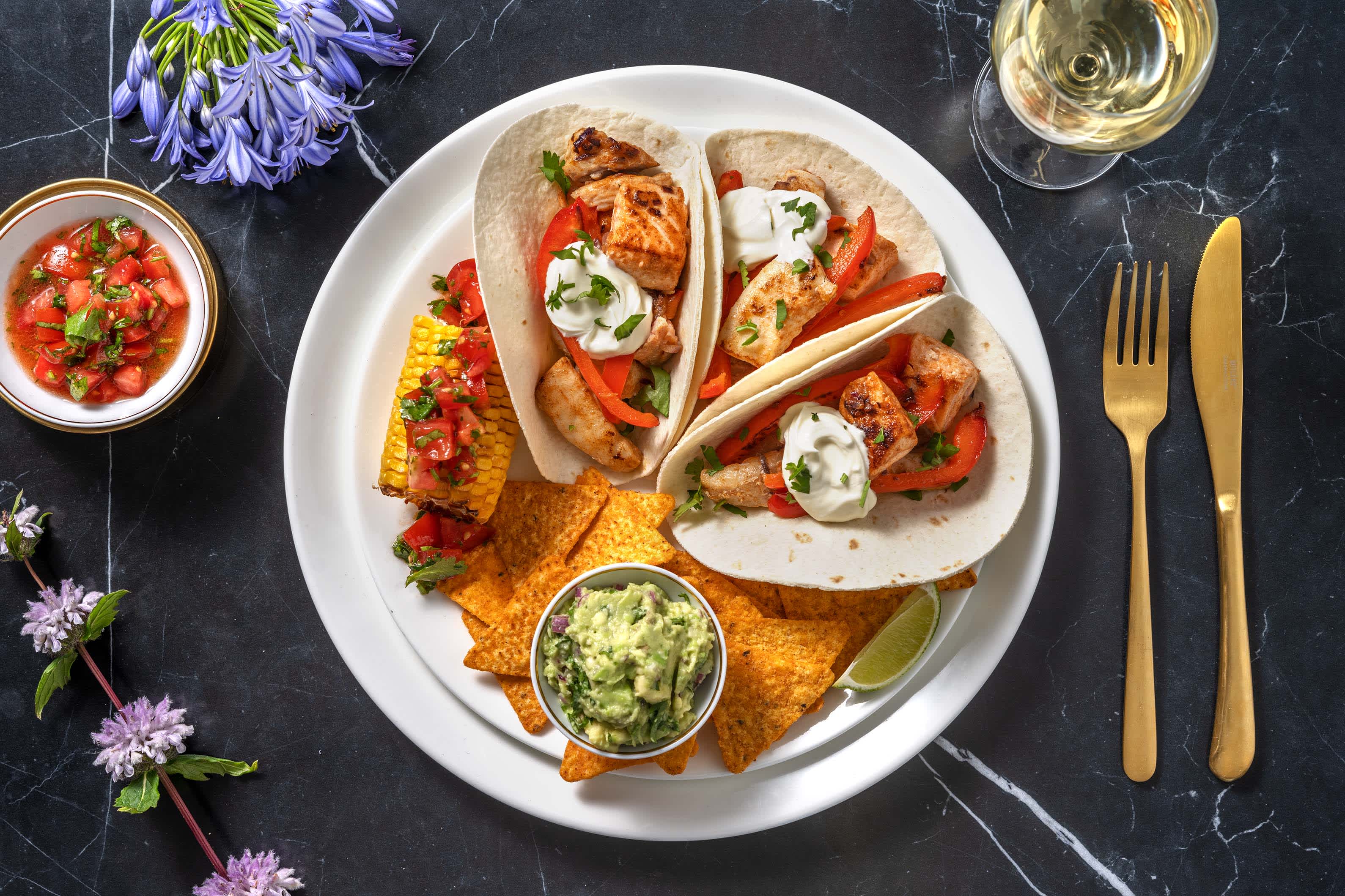 Tacos de poisson et guacamole maison