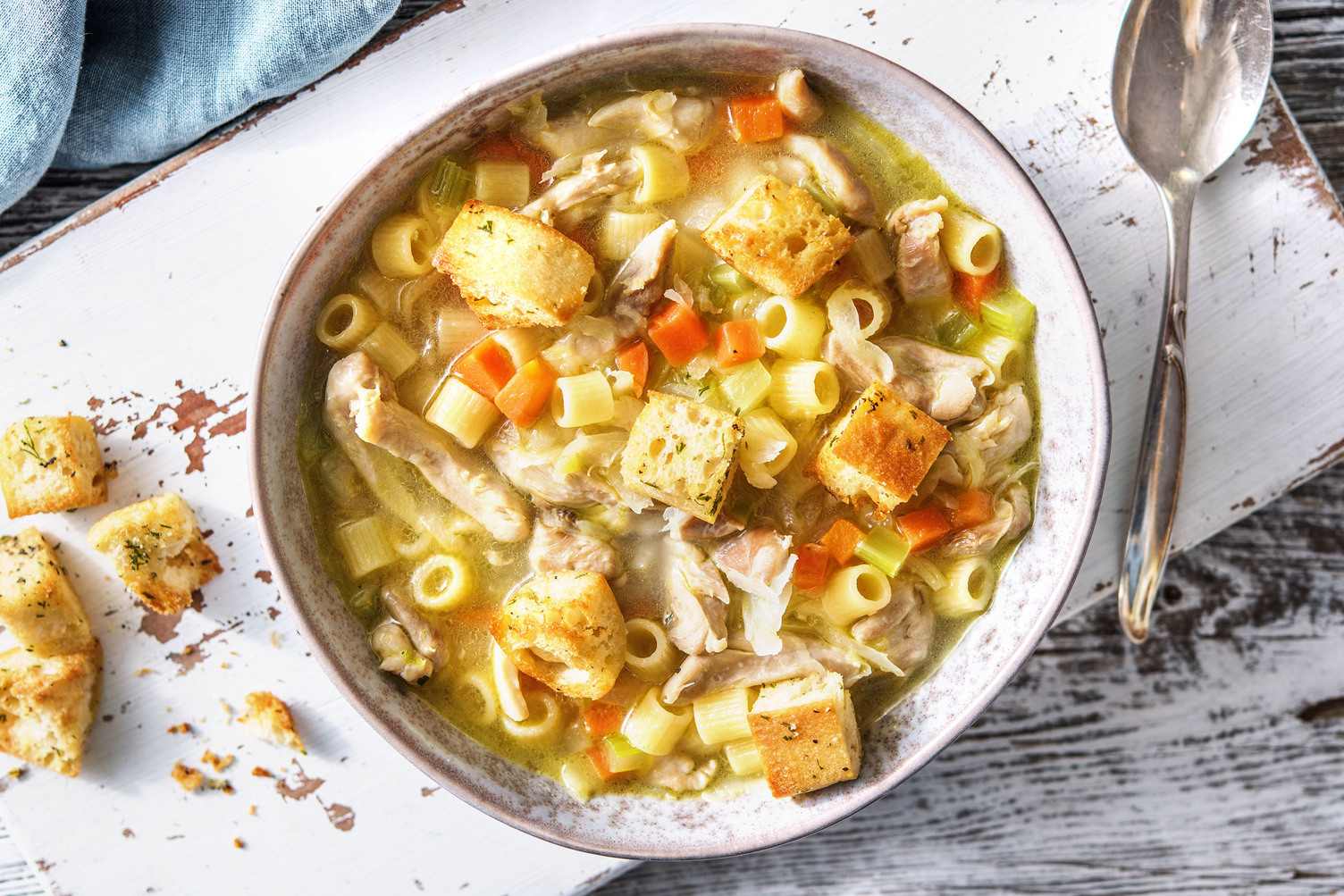 Soupe poulet et nouilles réconfortante