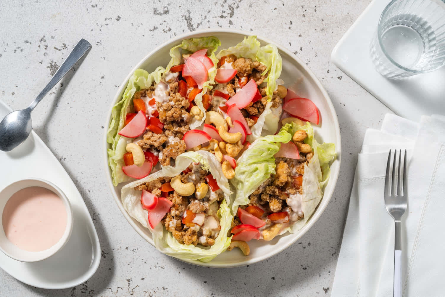 Wraps de laitue au poulet salés et épicés