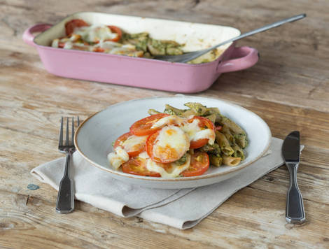 Penne integrale uit de oven met buffelmozzarella en spinazie