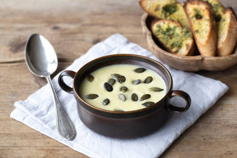 Cremige Petersilienwurzel-Lauch-Suppe