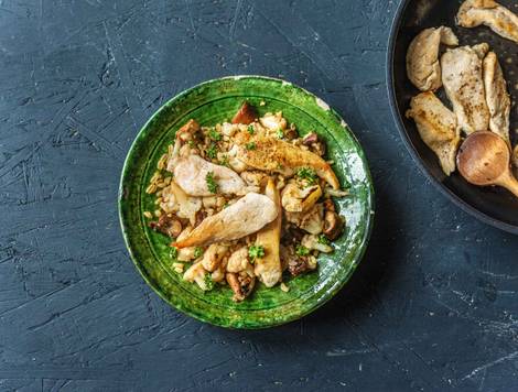 Parelgerst met gebakken kipfilethaasjes en bloemkool