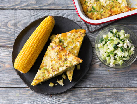 Tortilla de pommes de terre au poivron et à la feta avec son épi de maïs