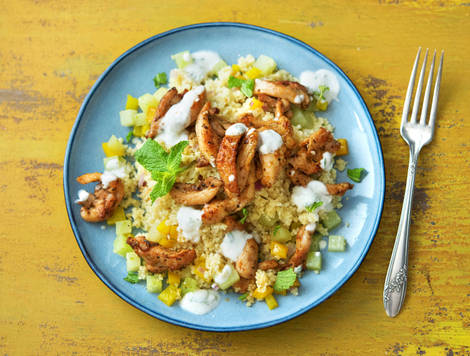 Couscous au gyros de poulet, au chou-rave et au yaourt à la menthe fraîche