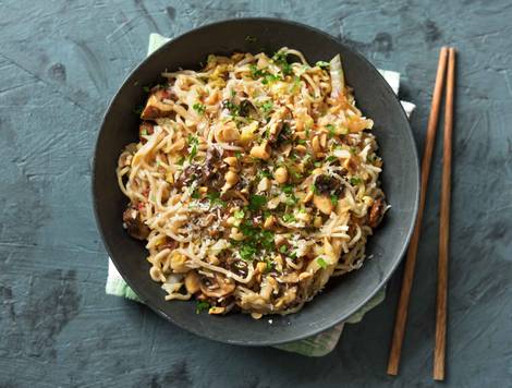 Nouilles aux champignons blonds