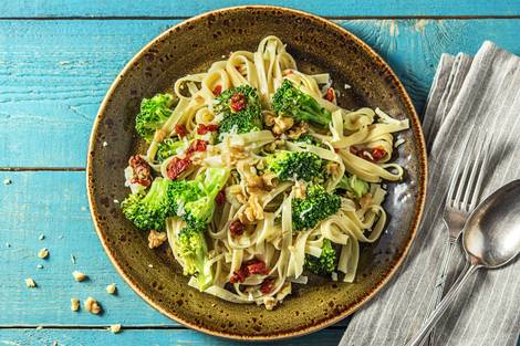 Fettuccine met broccolisaus en geitenkaas
