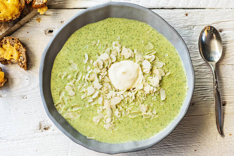Brokkoli-Creme-Suppe mit Schmand,