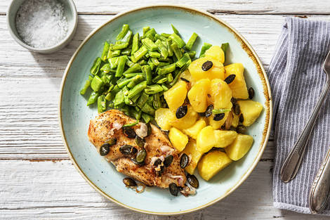 Filet de poulet, haricots à l'ail et pommes de terre