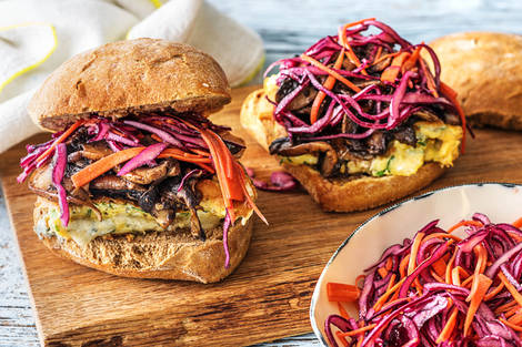 Petit pain à l'omelette au bleu et au portobello