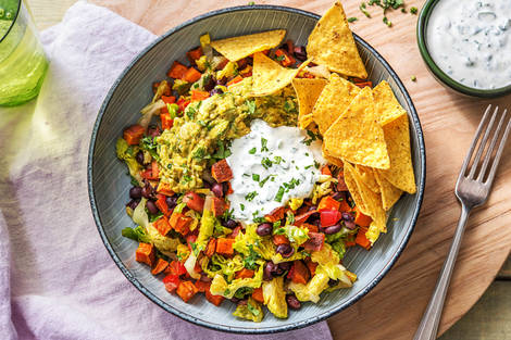 Bunte Süsskartoffel-Nacho-Bowl