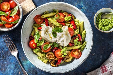 Italienische Pasta-Bowl mit Burrata