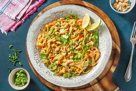 Chilinudeln in Erdnusssoße