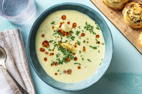 Frühsommerliche Cremesuppe mit Spargel