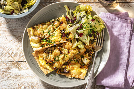 Knuspriger Kohlrabi-Porree-Flammkuchen