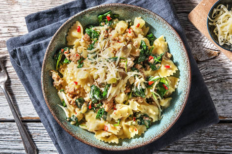 Farfalle crémeuses au poulet haché