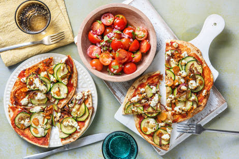 Pizza sur naan au chèvre et aux légumes