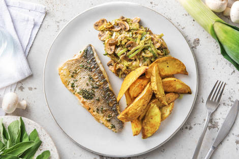 Filet de bar frit au beurre de sauge maître d’hôtel