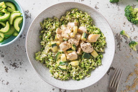 Kruidige kokossaus met kip en courgette 