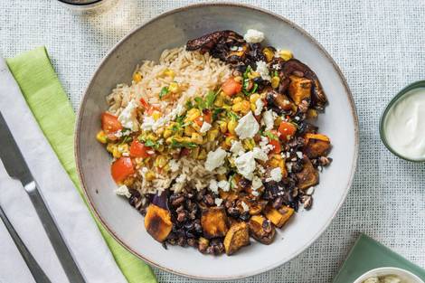 Peruaanse rijstschotel met zoete aardappel en feta
