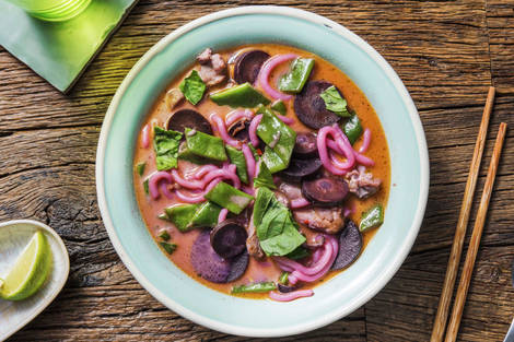 Kokos-noedelsoep met kippendij