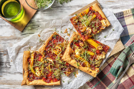 Tarte flambée au fromage de chèvre et sauce au poivron