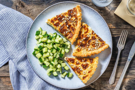 Quiche au chou-rave garnie de graines de tournesol