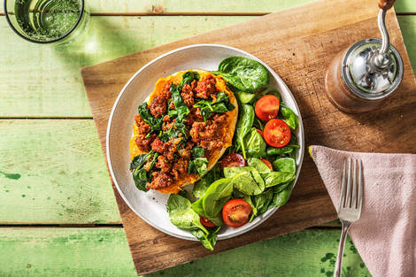 Naanpizza met yazzara, gehakt en spinazie