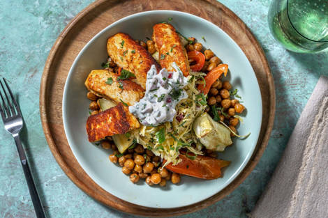 Mediterrane Bowl mit Halloumi-Sticks