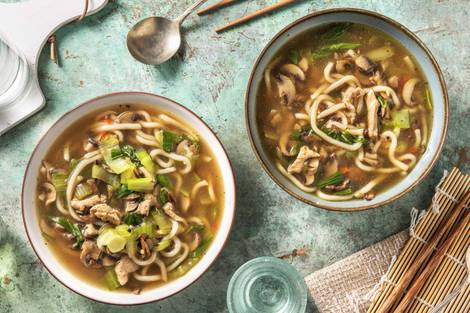 Soupe de nouilles et émincés de poulet marinés à la japonaise