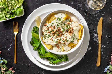 Ravioli met blauwekaassaus en walnoot
