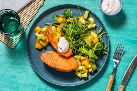 Mango-Gurken-Salat mit Ofen-Süßkartoffel