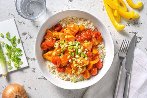 Zoetzure kip in paprika-tomatensaus