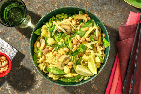 Nouilles aux navets dans une sauce au curry et à la noix de coco