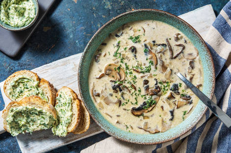 Soupe crémeuse aux champignons et graines de fenouil moulues