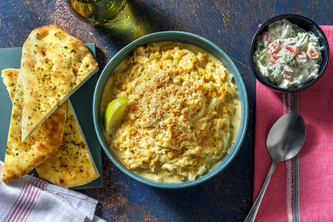 Dahl met een frisse raita en naanbrood