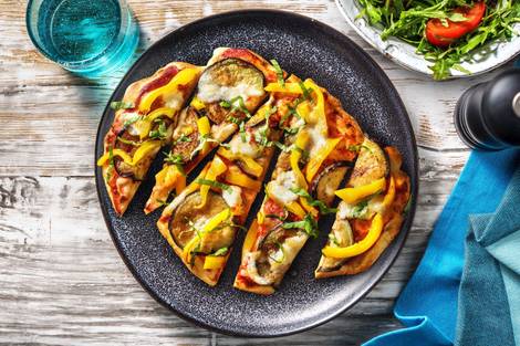 Naanpizza met aubergine en mozzarella
