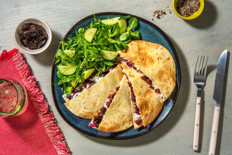 Petites quesadillas garnies de betterave au chèvre frais