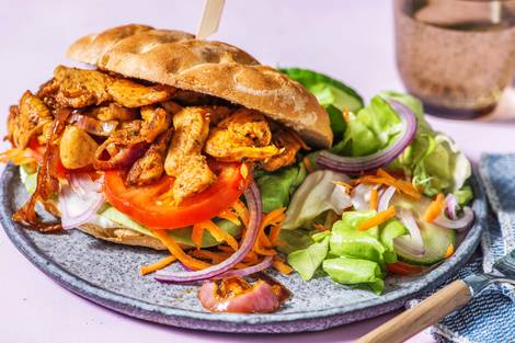 Broodje kipgyros met aioli 