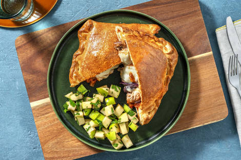 Pizza calzone met tonijn en mozzarella