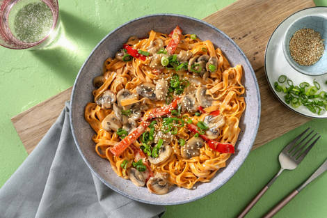 Chilinudel-Pfanne mit Zitronengras