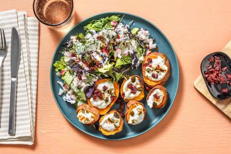 Süßkartoffeltaler mit würzig-süßem Ricotta-Kresse-Topping