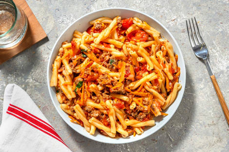 Schnelle Strozzapreti mit käsiger Bolognese