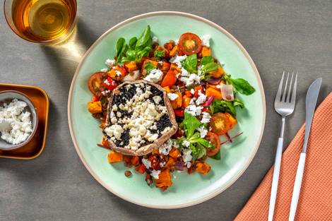 Portobellos farcis de fromage grec et salade tiède