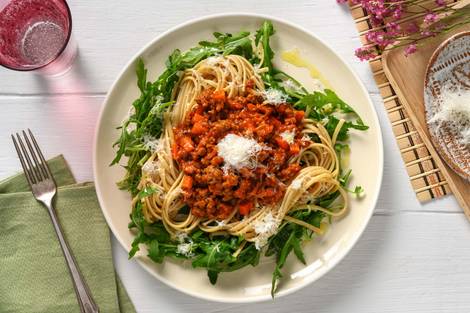 Snelle spaghetti bolognese met parmezaanse kaas