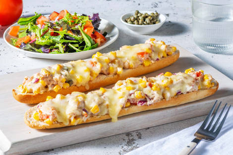 Fondant au thon avec de la tomate et du maïs