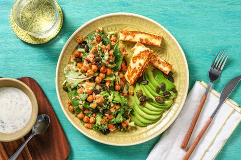 Halloumi Bowl mit Avocado & Röst-Kichererbsen