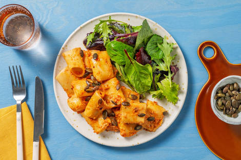 Paccheri  mit Paprikasoße und Kürbiskernen