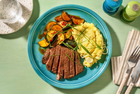 Pikant mariniertes Rindersteak mit Zucchini