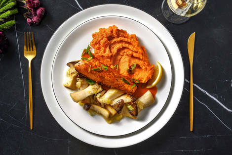 Honig-Lachsfilet auf Ingwer-Miso-Süßkartoffelpürree